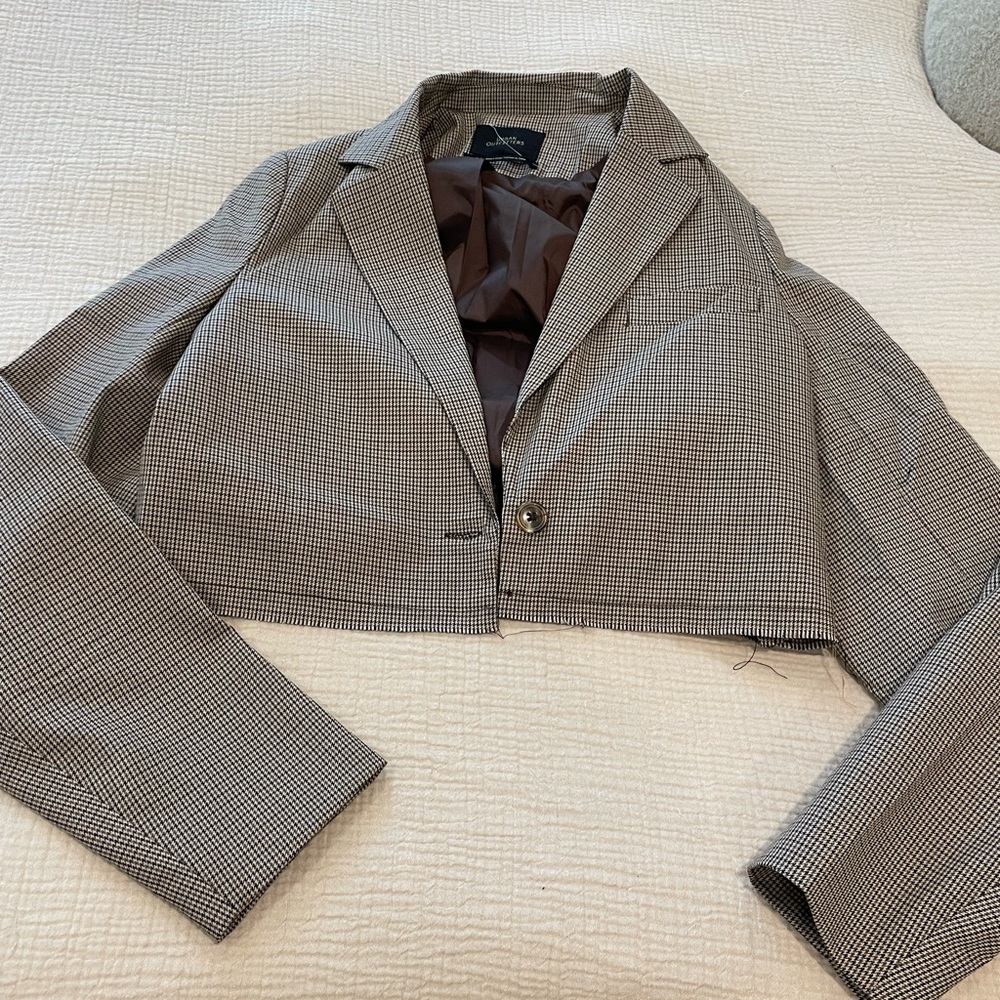 Never worn urban outfitters cropped blazer